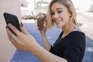 MOFOS Lab / Mofos - Kali Roses Blonde GF Loves Big Dick / 01.3.2018