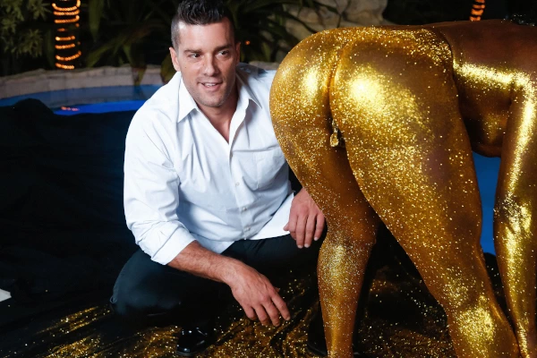 Round and Brown / Realitykings - Rylee Foxxx Glitter Tease / 17.5.2019